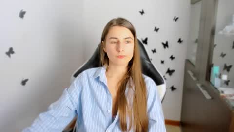 Snapshot of tooboringgirl chatting on 10.08.25 Alisson online show from 10.08.25