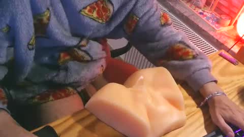 Snapshot of toohugeandstonedxoxo chatting on 09.22.25 toohugeandstonedxoxo online show from 09.22.25