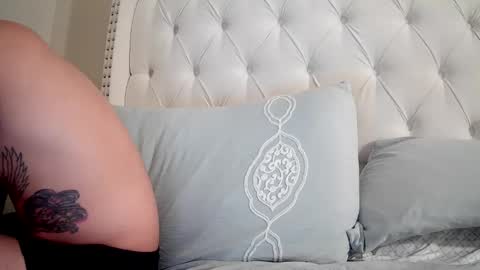 Snapshot of toomuchsmoke chatting on 11.26.25 toomuchsmoke online show from 11.26.25