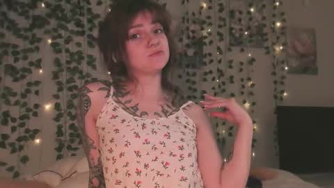 Snapshot of top_magical_girls chatting on 09.22.25 Alice and Sandra online show from 09.22.25