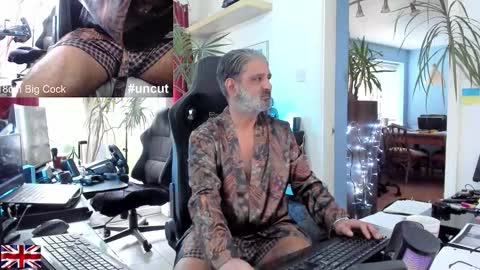 Snapshot of topalphaboss chatting on 10.05.25 topalphaboss online show from 10.05.25