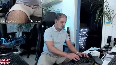 Snapshot of topalphaboss chatting on 10.10.25 topalphaboss online show from 10.10.25