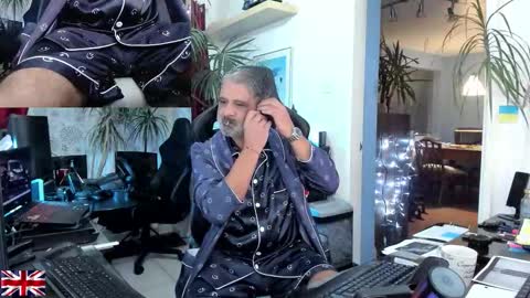 Snapshot of topalphaboss chatting on 10.14.25 topalphaboss online show from 10.14.25