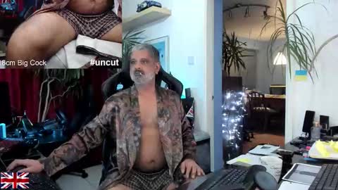 Snapshot of topalphaboss chatting on 10.15.25 topalphaboss online show from 10.15.25