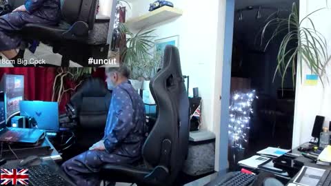 Snapshot of topalphaboss chatting on 10.18.25 topalphaboss online show from 10.18.25