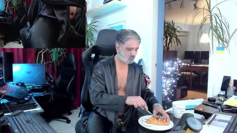 Snapshot of topalphaboss chatting on 10.24.25 topalphaboss online show from 10.24.25