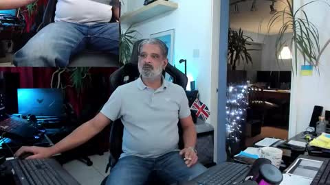 Snapshot of topalphaboss chatting on 10.25.25 topalphaboss online show from 10.25.25