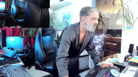 Snapshot of topalphaboss chatting on 10.28.25 topalphaboss online show from 10.28.25