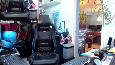 Snapshot of topalphaboss chatting on 10.31.25 topalphaboss online show from 10.31.25