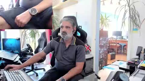 Snapshot of topalphaboss chatting on 10.31.25 topalphaboss online show from 10.31.25