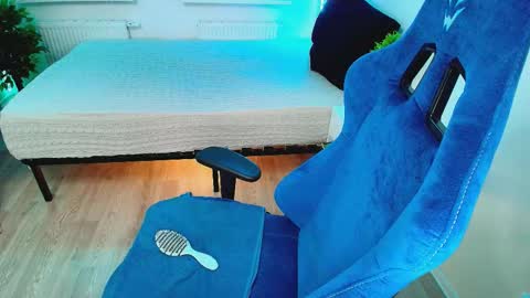 Snapshot of topcranberry chatting on 09.24.25 topcranberry online show from 09.24.25