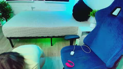 Snapshot of topcranberry chatting on 10.11.25 topcranberry online show from 10.11.25