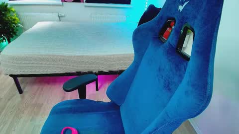 Snapshot of topcranberry chatting on 10.15.25 topcranberry online show from 10.15.25