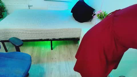 Snapshot of topcranberry chatting on 10.19.25 topcranberry online show from 10.19.25