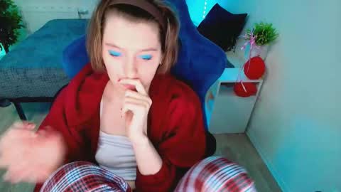 Snapshot of topcranberry chatting on 10.27.25 topcranberry online show from 10.27.25