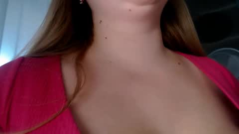 Snapshot of tori_blond chatting on 10.25.25 tori_blond online show from 10.25.25