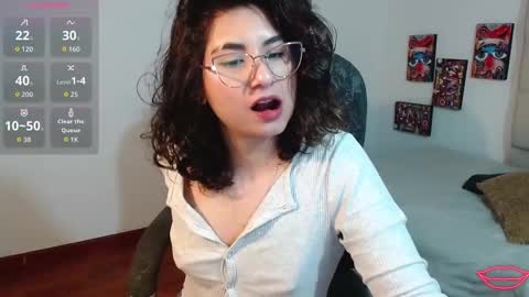 Snapshot of tori_just chatting on 10.04.25 tori_just online show from 10.04.25
