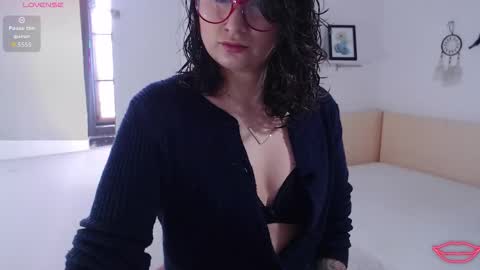 Snapshot of tori_just chatting on 10.18.25 tori_just online show from 10.18.25