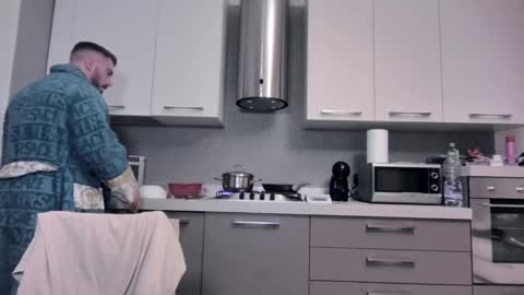 Snapshot of toro_arrapato chatting on 12.10.24 toro_arrapato online show from 12.10.24