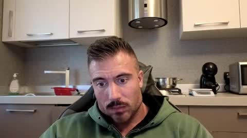 Snapshot of toro_arrapato chatting on 10.28.25 toro_arrapato online show from 10.28.25