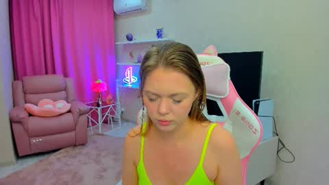 Snapshot of touch_the_heart chatting on 09.28.25 Touch The Heart online show from 09.28.25