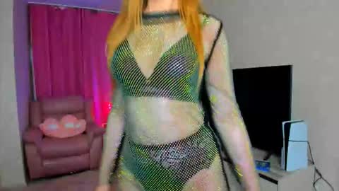 Snapshot of touch_the_heart chatting on 10.11.25 Touch The Heart online show from 10.11.25