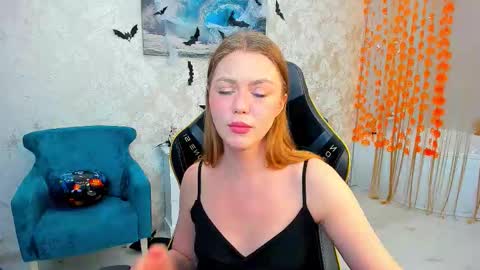 Snapshot of touch_the_heart chatting on 10.27.25 Touch The Heart online show from 10.27.25