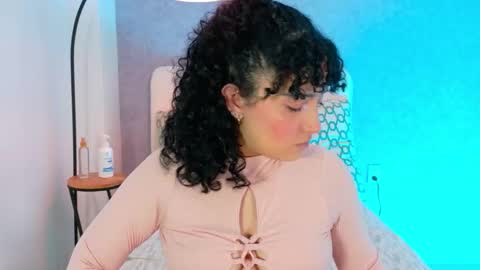 Snapshot of tracielowe_w chatting on 10.12.25 tracielowe_w online show from 10.12.25