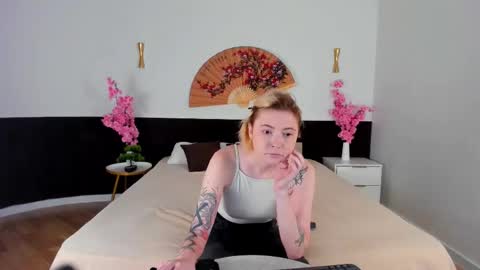 tracycurtis online show from 09.12.25