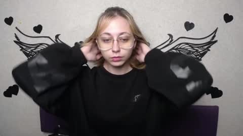 Snapshot of tracyleebb chatting on 11.30.25 TracyLeeBB online show from 11.30.25