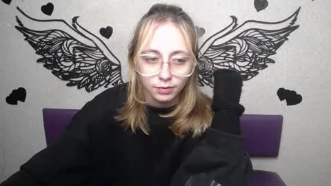 Snapshot of tracyleebb chatting on 12.01.25 TracyLeeBB online show from 12.01.25