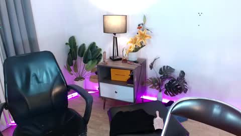 Snapshot of transgoddessselena chatting on 02.15.25 Selena the real cummer online show from 02.15.25