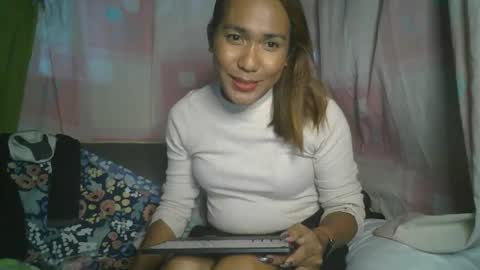 transhottie28 online show from 02.15.25