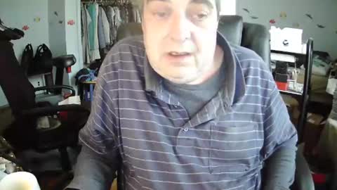 Snapshot of transmtfhello chatting on 01.07.25 Peter online show from 01.07.25