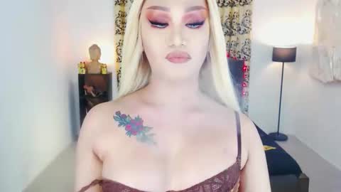 KYLIE BELLA  TS online show from 09.12.25