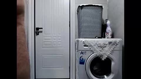 Snapshot of trapper727272 chatting on 01.21.25 Big Head Cock online show from 01.21.25