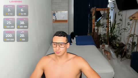 Snapshot of travis_bakerr chatting on 12.03.24 travis bakerr online show from 12.03.24