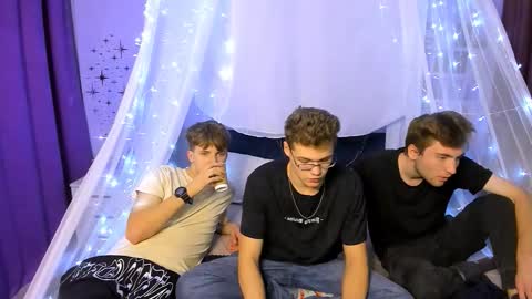 Travis online show from 10.18.25