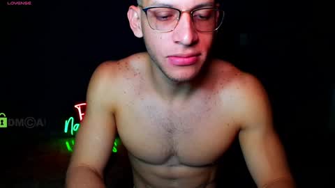 TRAVIS. online show from 12.23.24