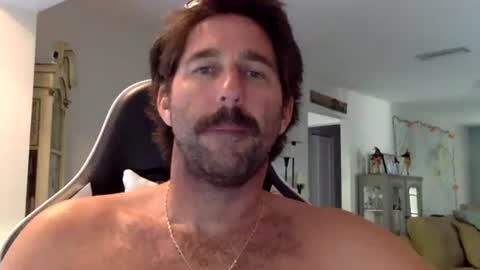 TravisKenn online show from 10.18.25