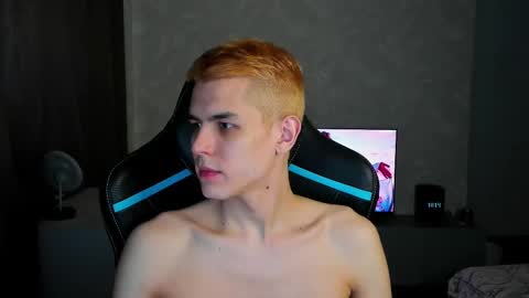 travisrivas online show from 03.08.25