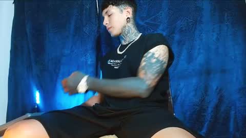 Snapshot of travistanner28 chatting on 01.21.25 TRAV - INDEPENDENT MODEL online show from 01.21.25
