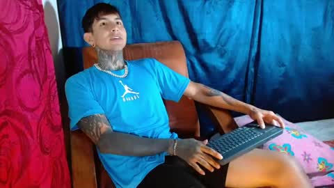 Snapshot of travistanner28 chatting on 02.08.25 TRAV - INDEPENDENT MODEL online show from 02.08.25