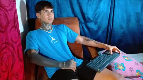 Snapshot of travistanner28 chatting on 02.08.25 TRAV - INDEPENDENT MODEL online show from 02.08.25