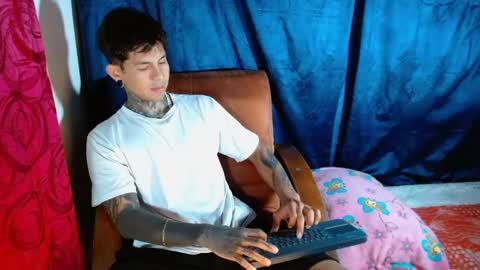 Snapshot of travistanner28 chatting on 02.11.25 TRAV - INDEPENDENT MODEL online show from 02.11.25