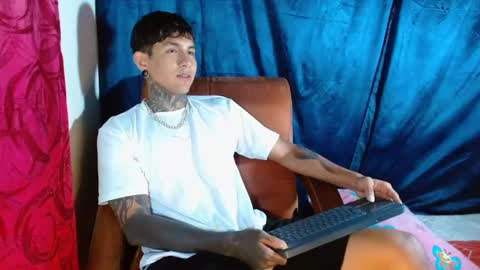 Snapshot of travistanner28 chatting on 02.12.25 TRAV - INDEPENDENT MODEL online show from 02.12.25