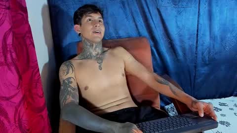 Snapshot of travistanner28 chatting on 02.18.25 TRAV - INDEPENDENT MODEL online show from 02.18.25