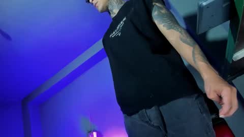 Snapshot of travistanner28 chatting on 09.21.25 TRAV - INDEPENDENT MODEL online show from 09.21.25