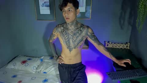 Snapshot of travistanner28 chatting on 10.14.25 TRAV - INDEPENDENT MODEL online show from 10.14.25