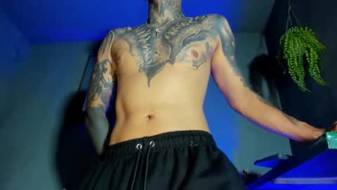 Snapshot of travistanner28 chatting on 10.20.25 TRAV - INDEPENDENT MODEL online show from 10.20.25